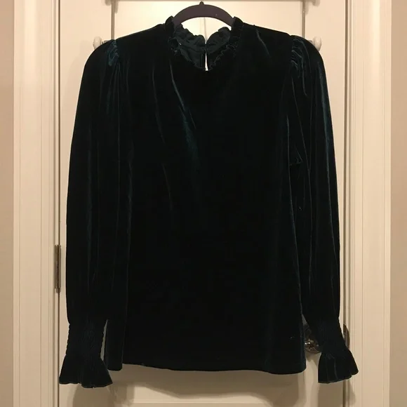 Green velvet long sleeved top embellished with ruffles at wrists & collar (L) - Picture 3 of 16
